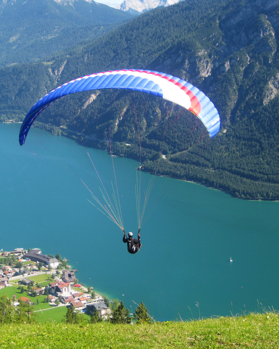 Read more about the article What are the best places to go paragliding in Germany?