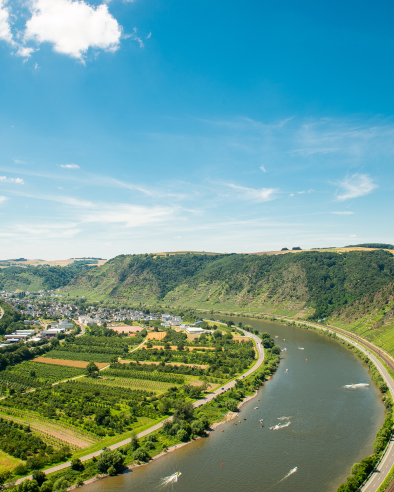 What are the best places to visit in the Moselle Valley?